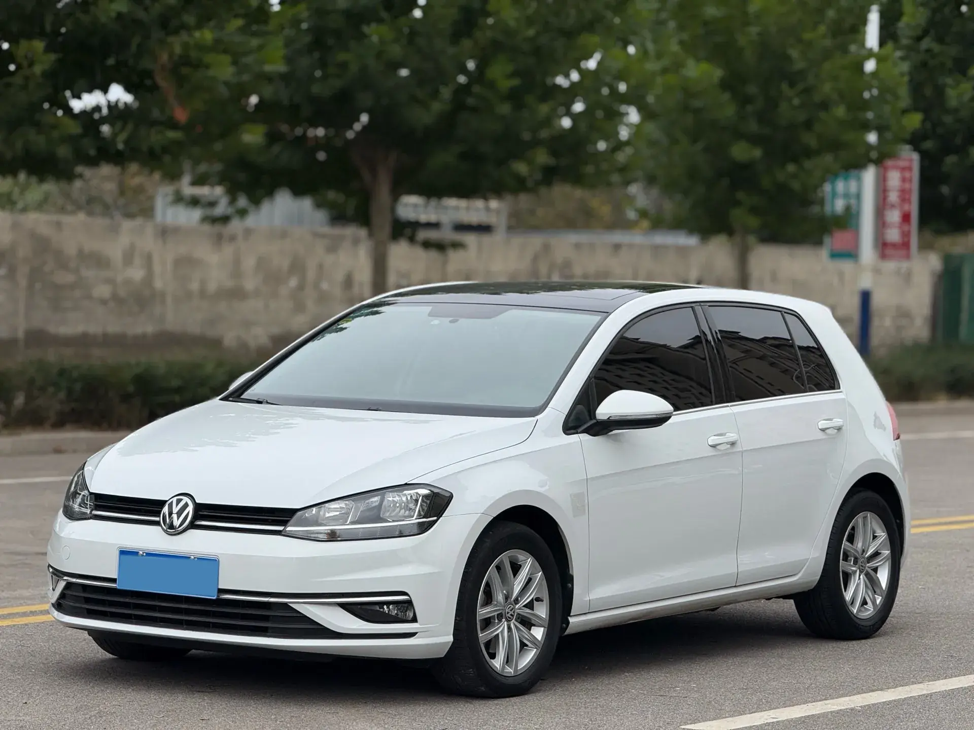 2019 VOLKSWAGEN GOLF view 1