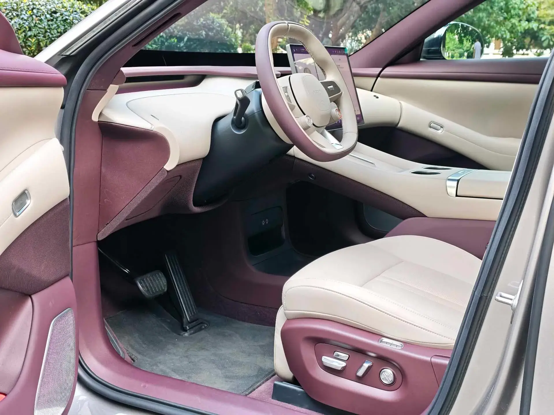 2025 MI YU7 thumbnail 4