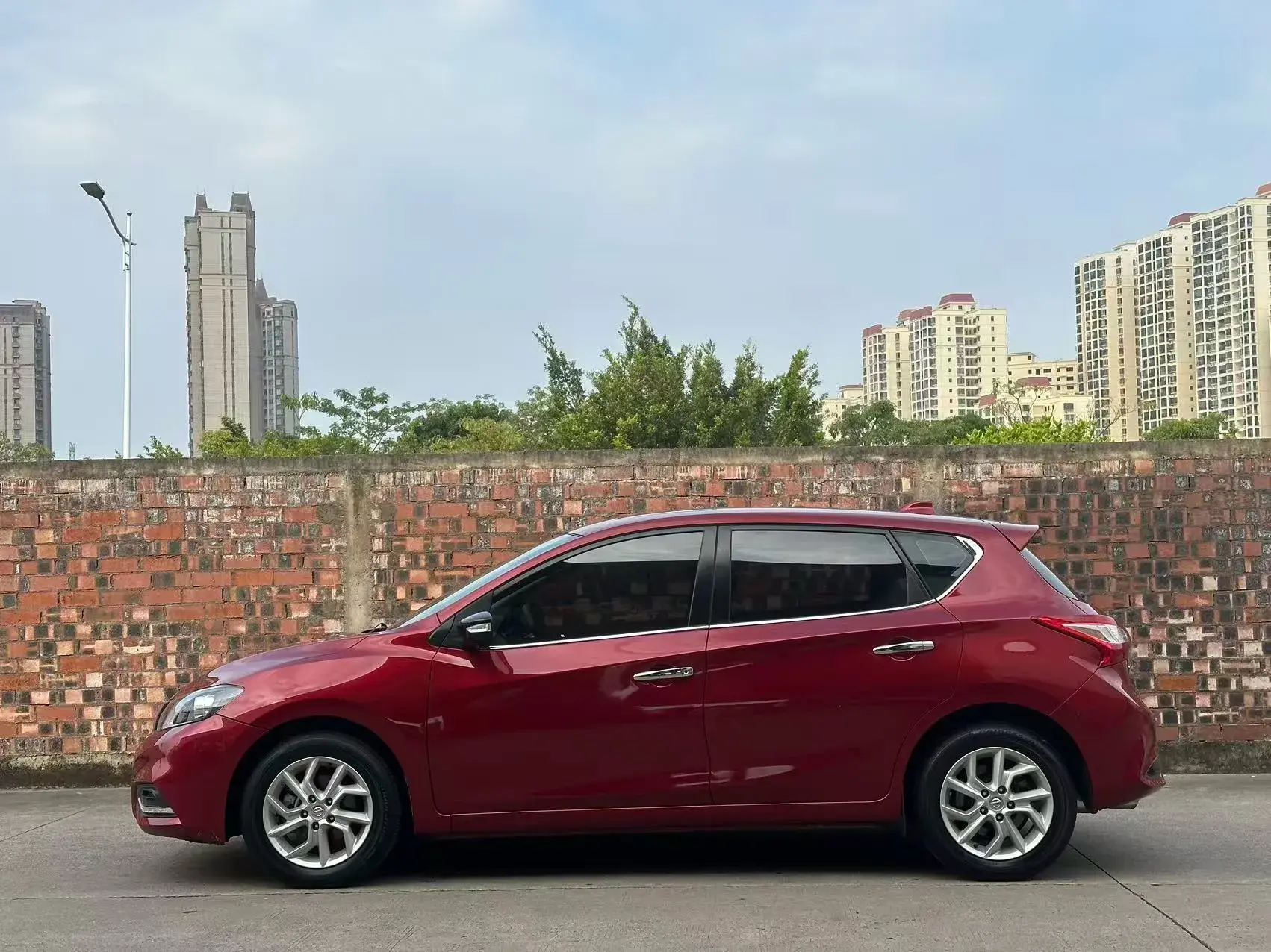 2021 NISSAN TIIDA thumbnail 2