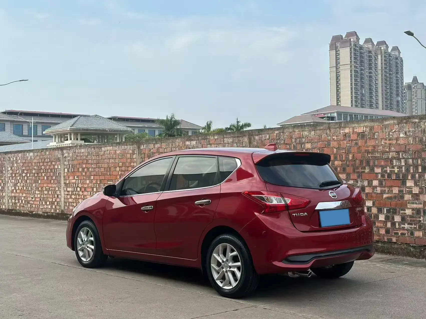 2021 NISSAN TIIDA thumbnail 3