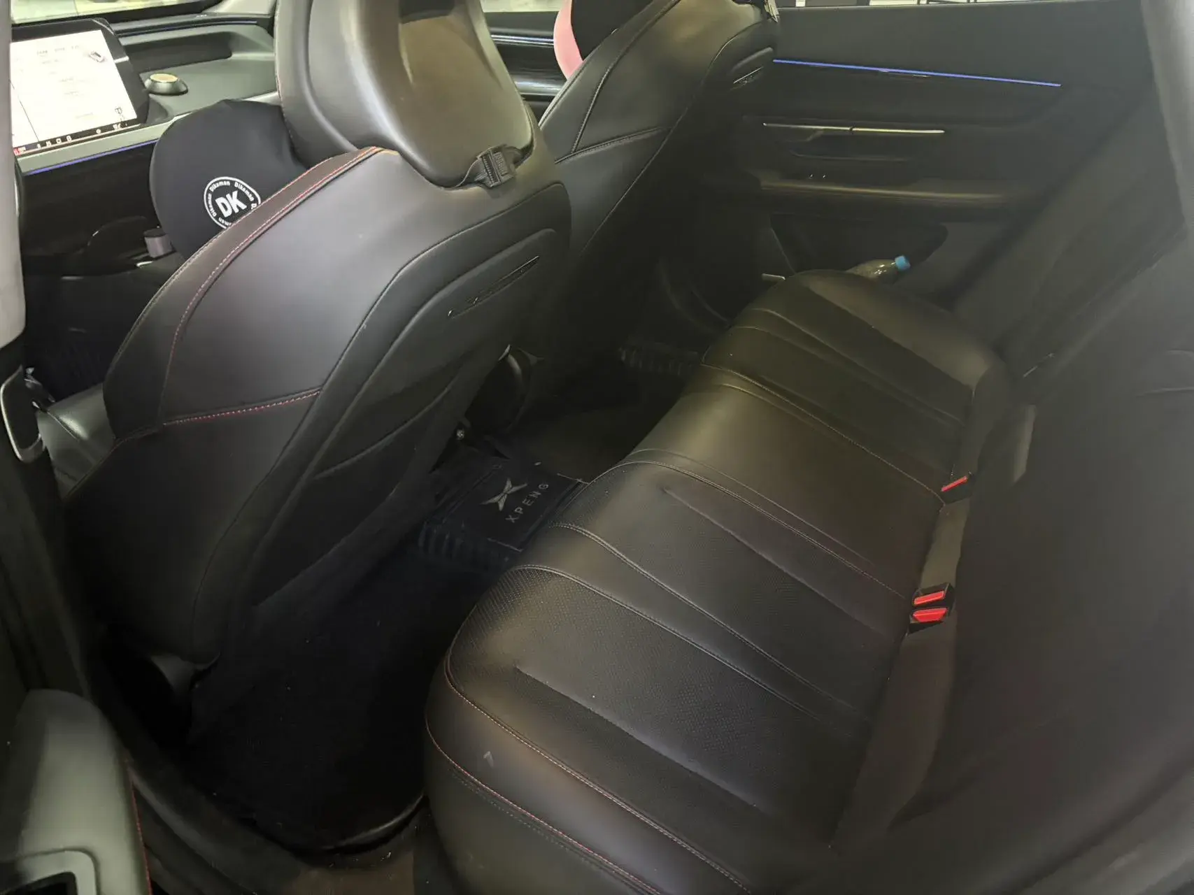 2023 XPENG P7 thumbnail 3