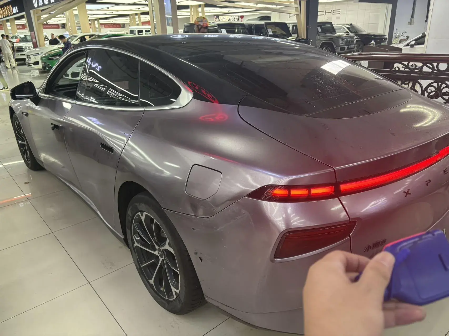 2023 XPENG P7 thumbnail 4