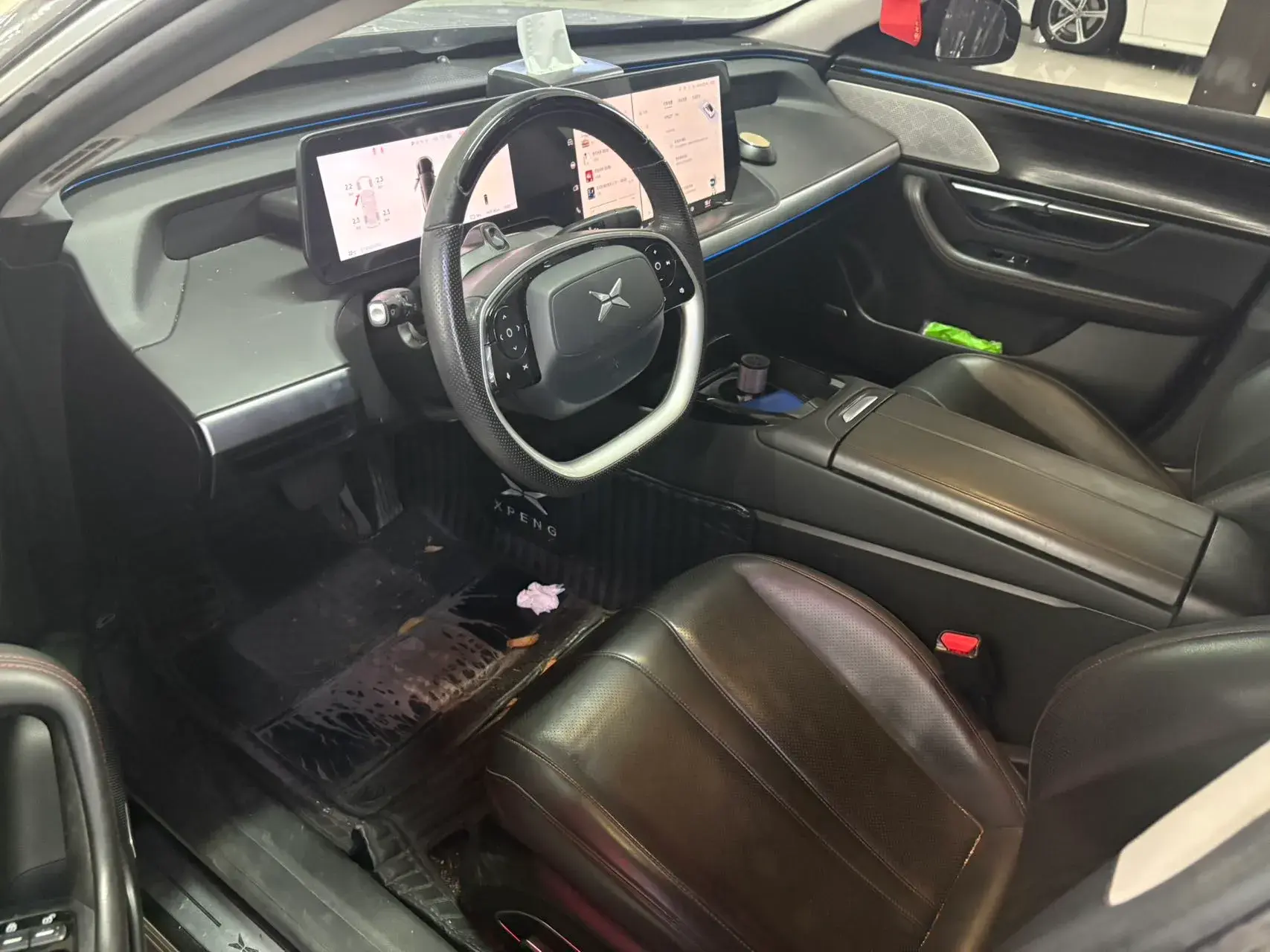 2023 XPENG P7 thumbnail 2
