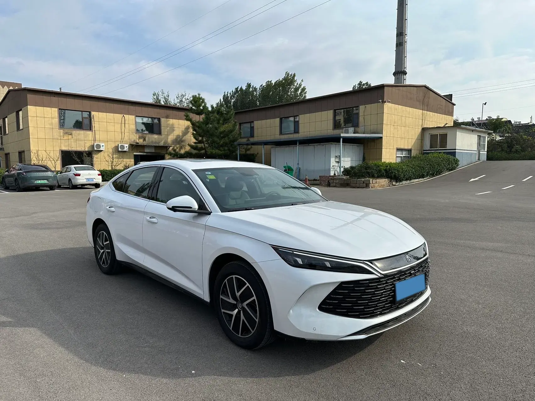 2024 BYD QINL thumbnail 3