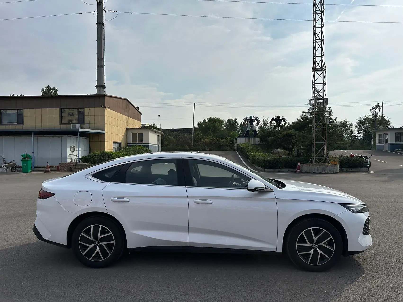 2024 BYD QINL thumbnail 4