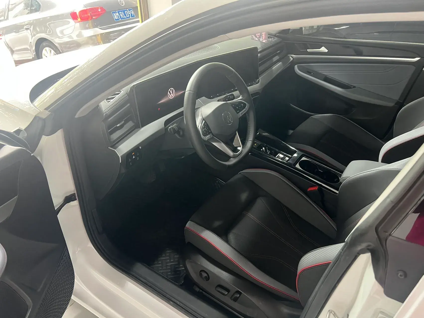 2024 VOLKSWAGEN LAMANDO thumbnail 2