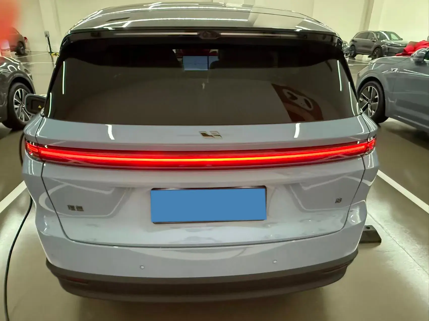 2025 LI I8 thumbnail 4