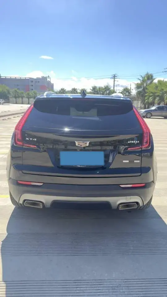 2021 CADILLAC XT4 thumbnail 4