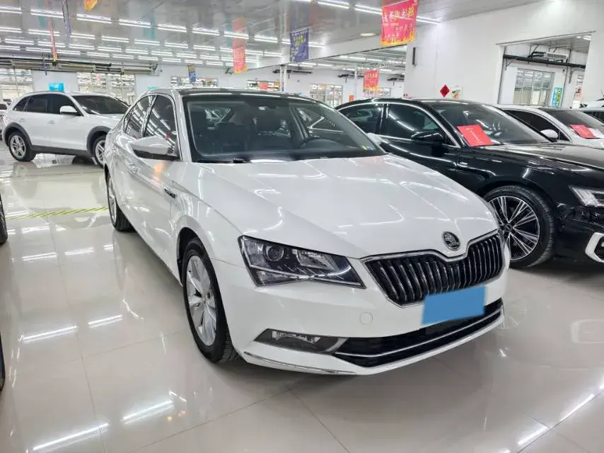 2018 SKODA SUPERB thumbnail 3