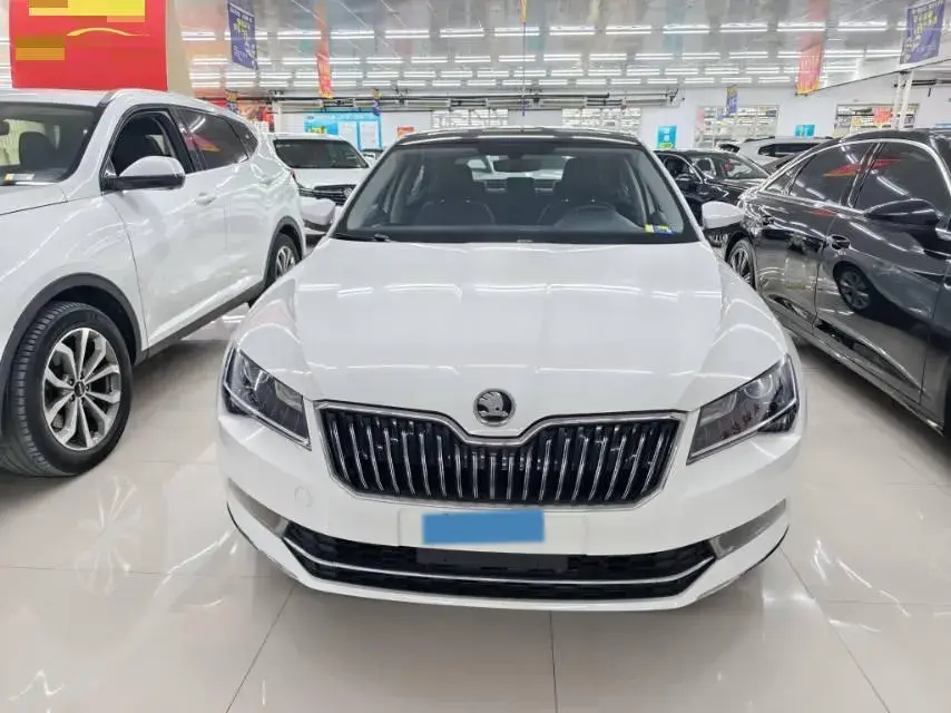 2018 SKODA SUPERB thumbnail 2