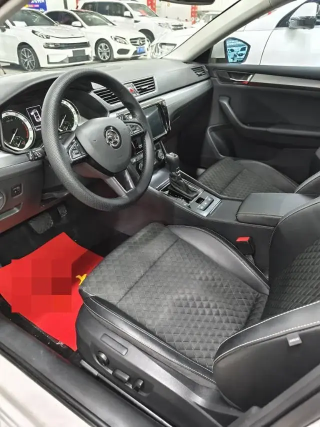 2018 SKODA SUPERB thumbnail 4