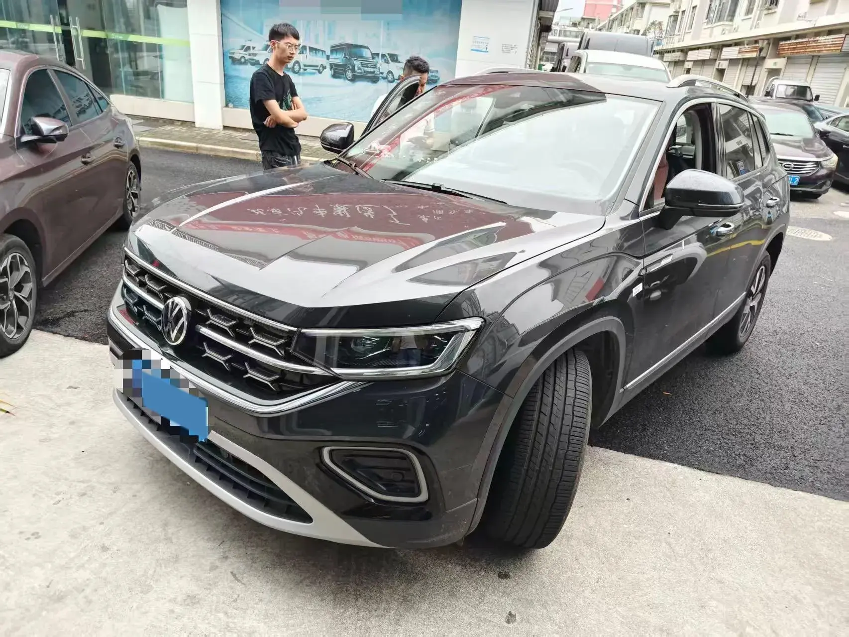 2024 VOLKSWAGEN TAYRON view 1