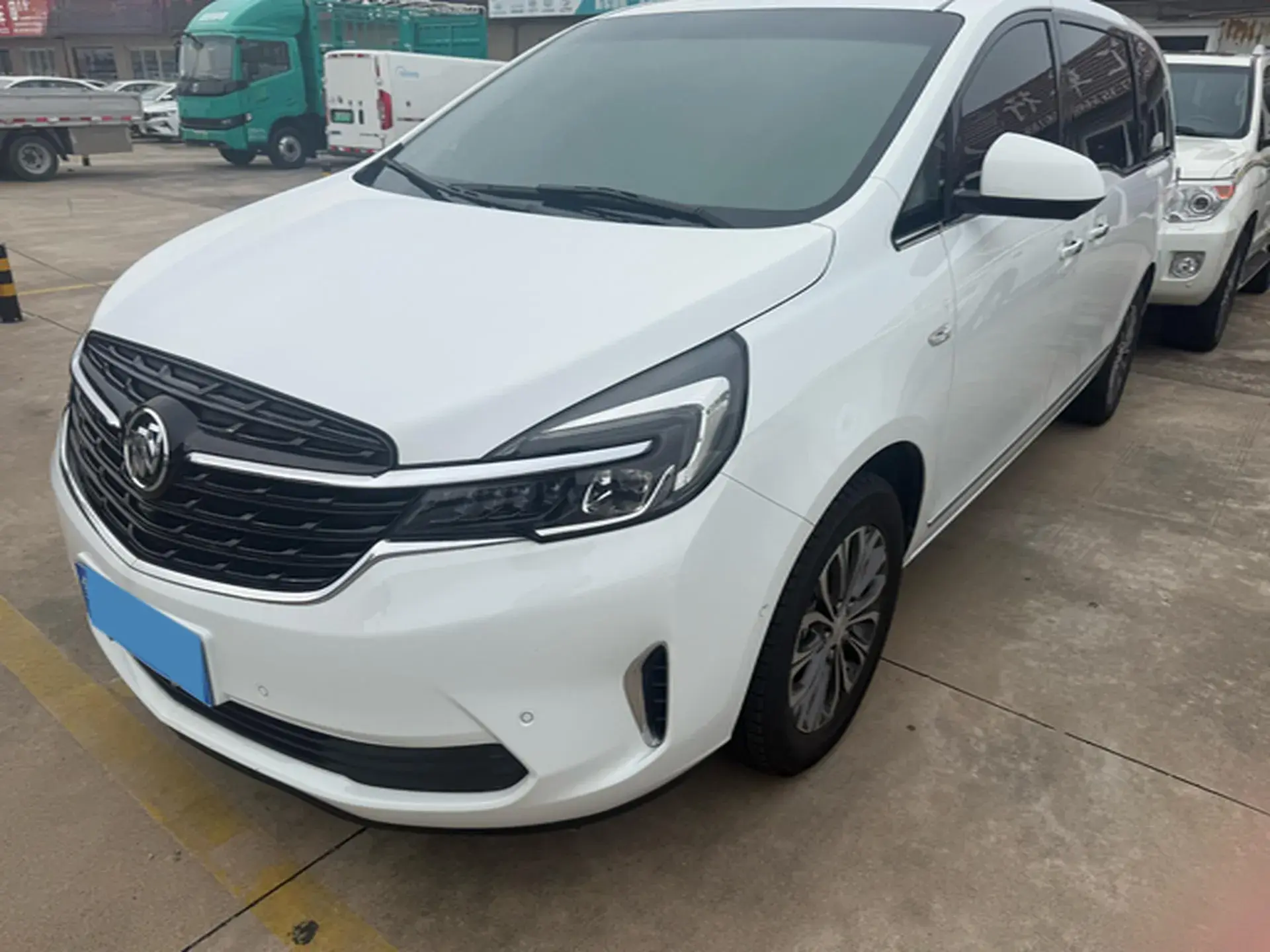 2022 BUICK GL8 view 1