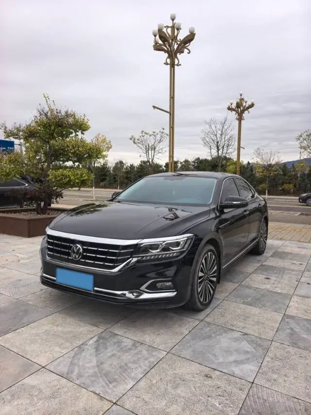 2020 VOLKSWAGEN PASSAT view 1