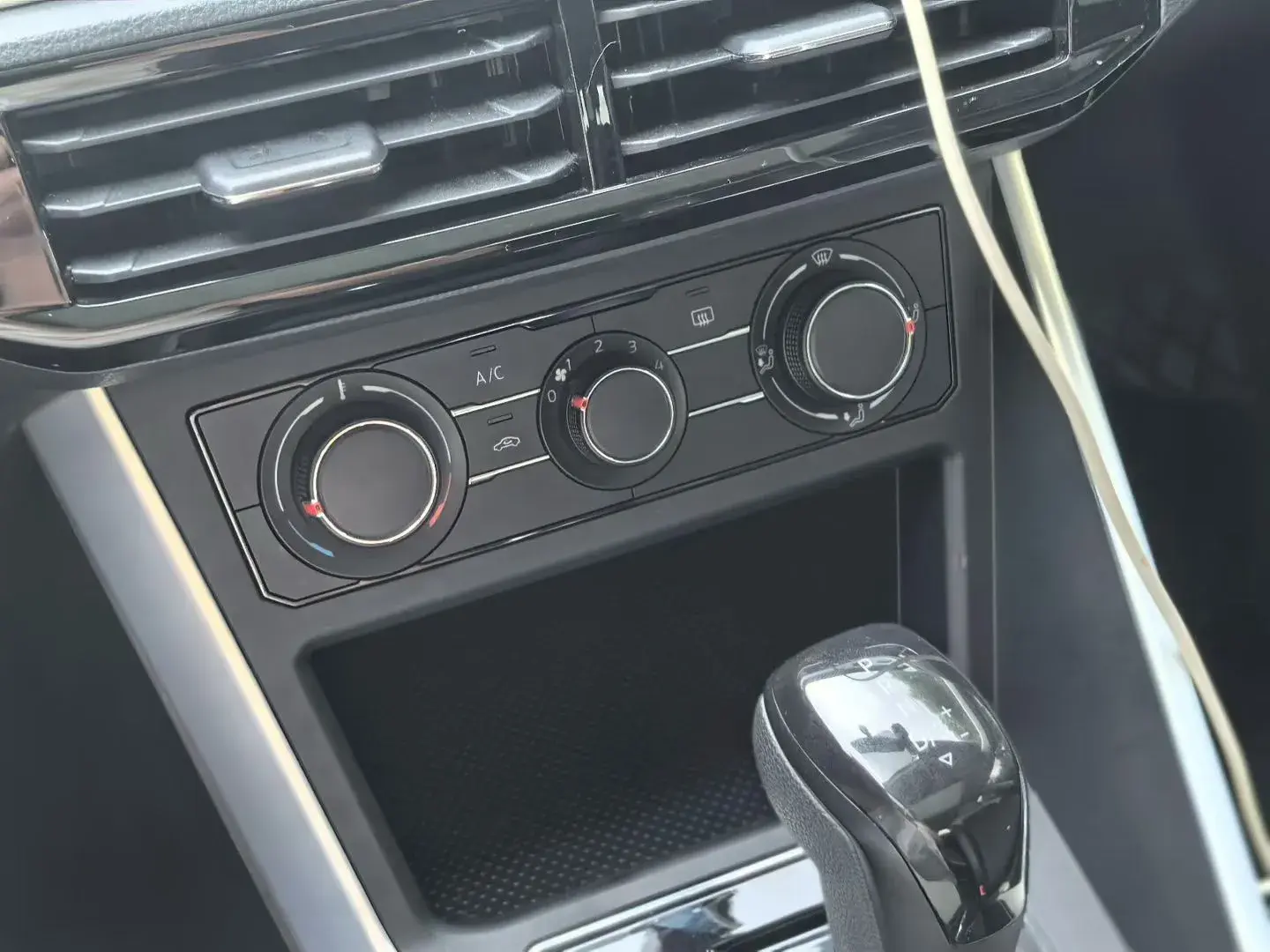 2019 VOLKSWAGEN POLO thumbnail 4