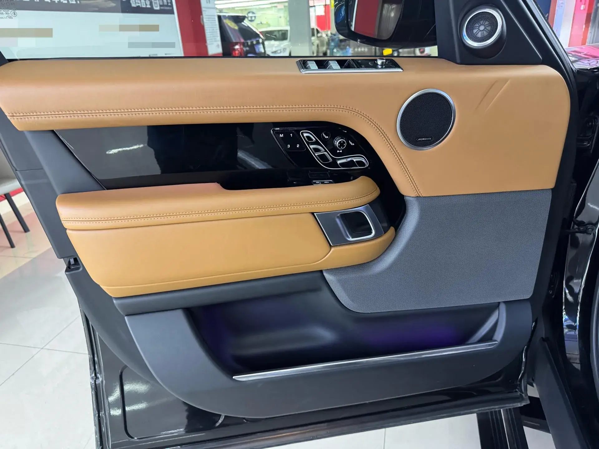 2018 LAND ROVER thumbnail 4