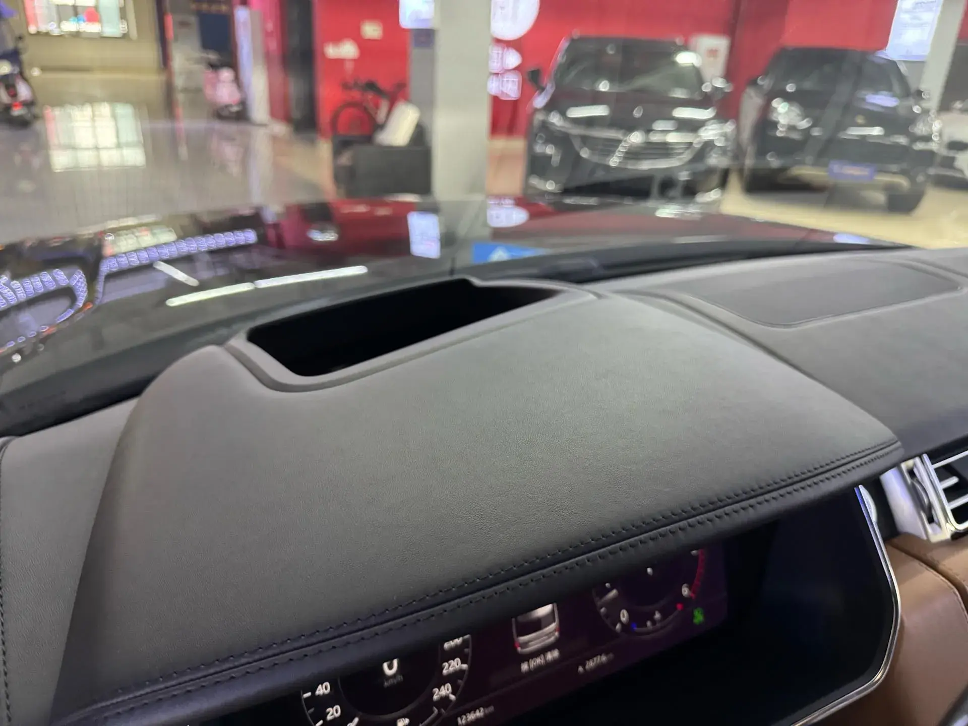 2018 LAND ROVER thumbnail 3