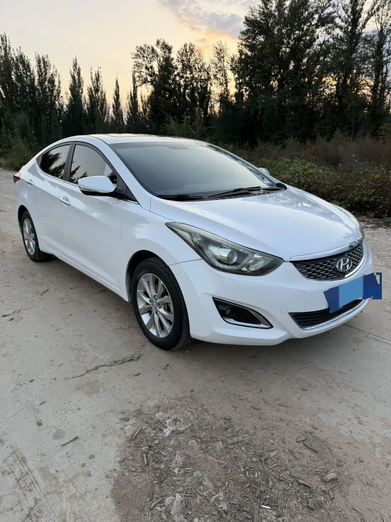 2016 HYUNDAI ELANTRA thumbnail 3