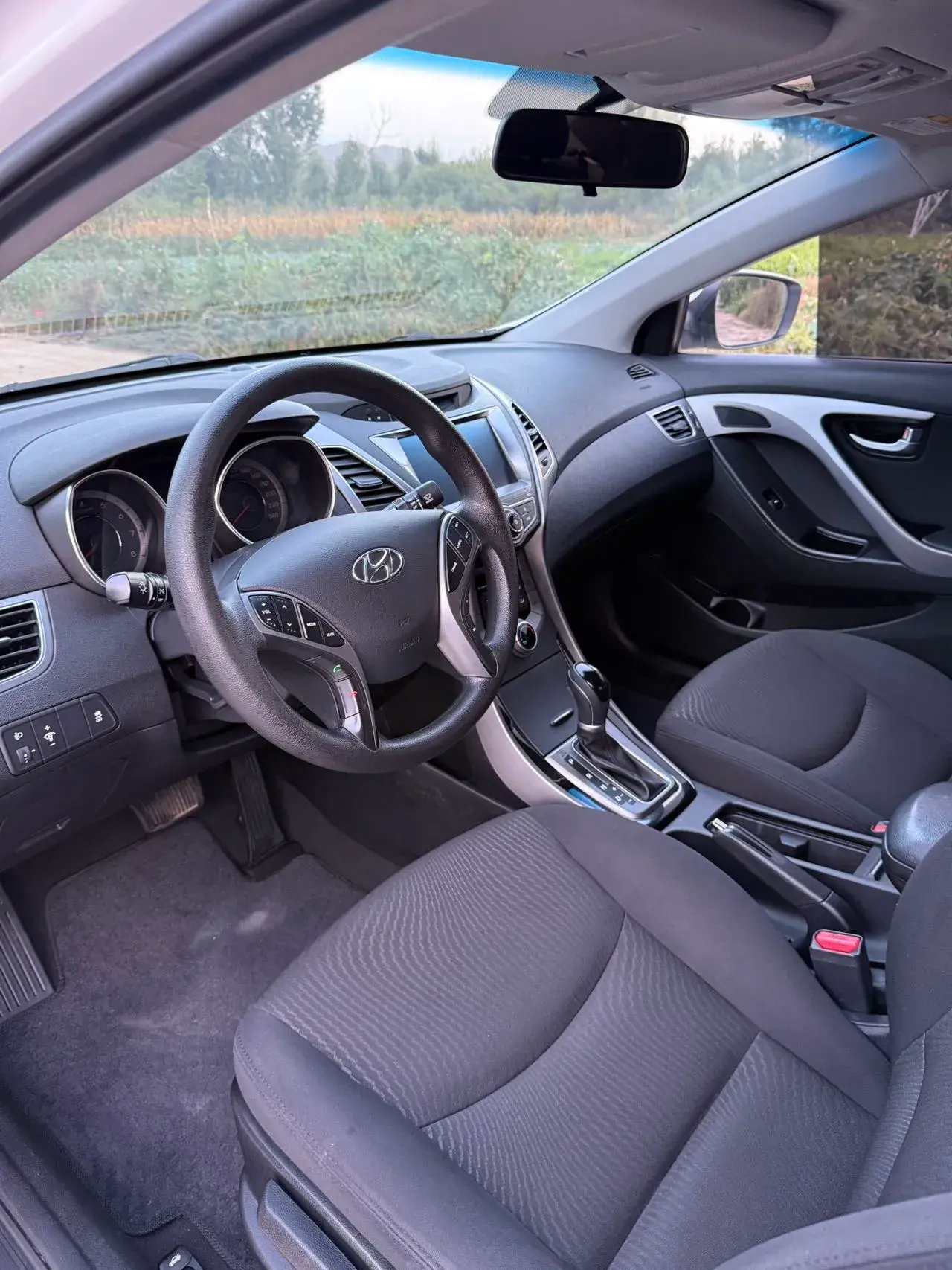 2016 HYUNDAI ELANTRA thumbnail 4