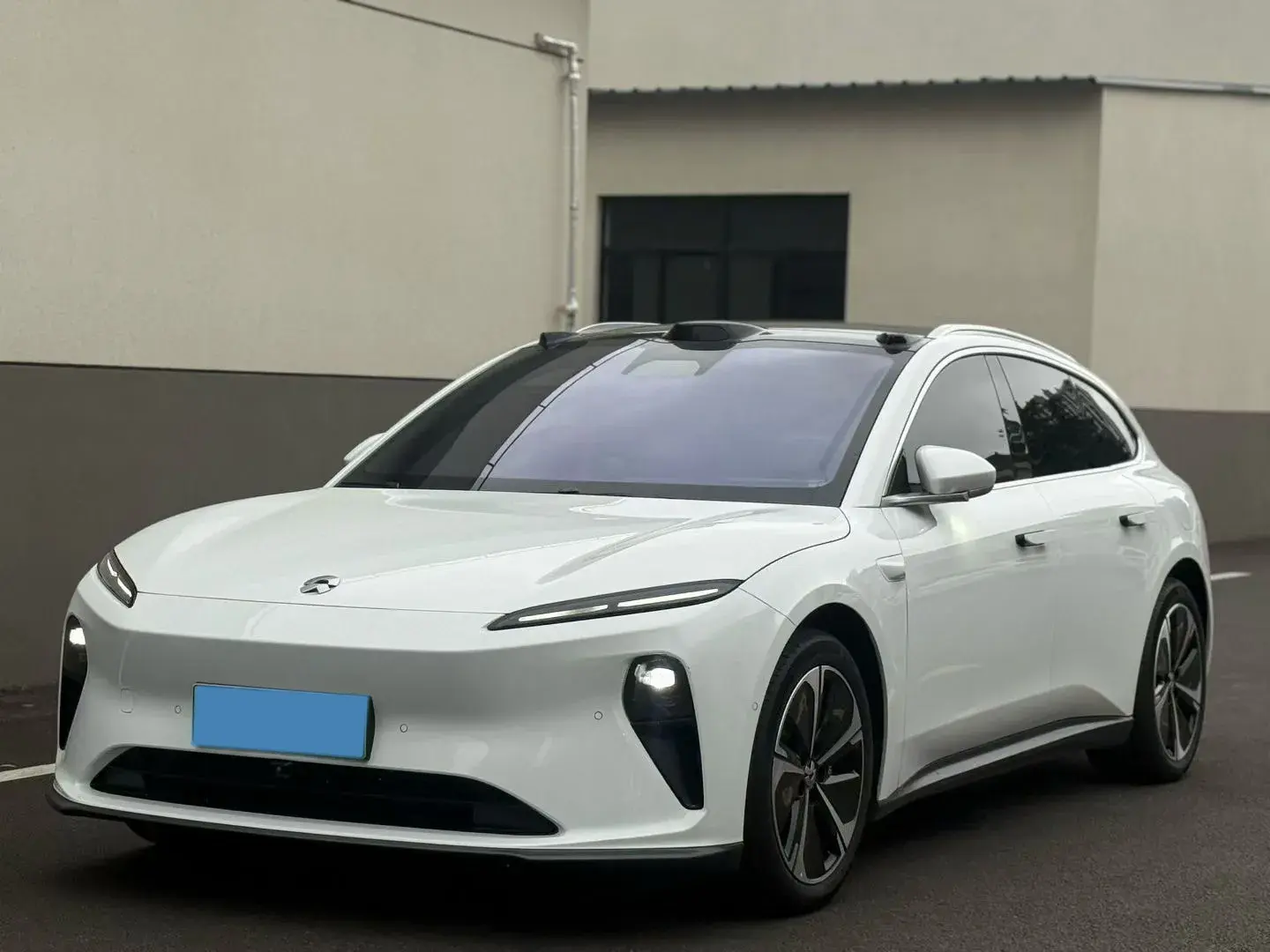 2024 NIO ET5T view 1