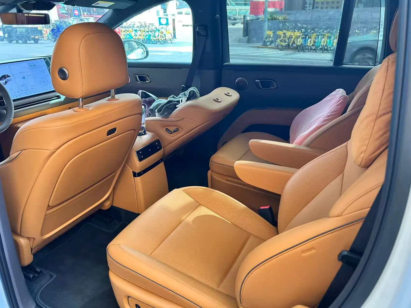 2025 LI I8 thumbnail 3