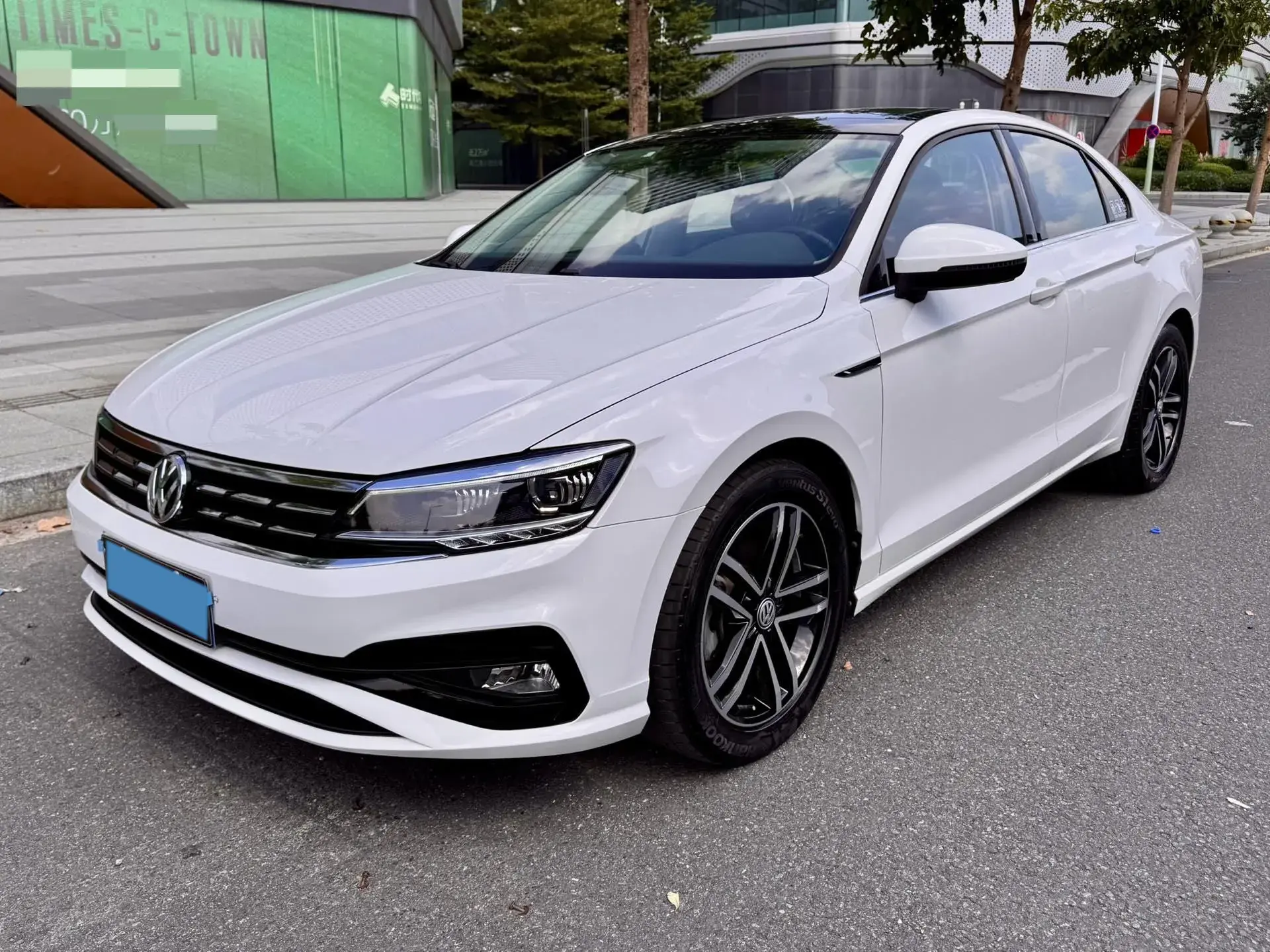 2021 VOLKSWAGEN LAMANDO view 1