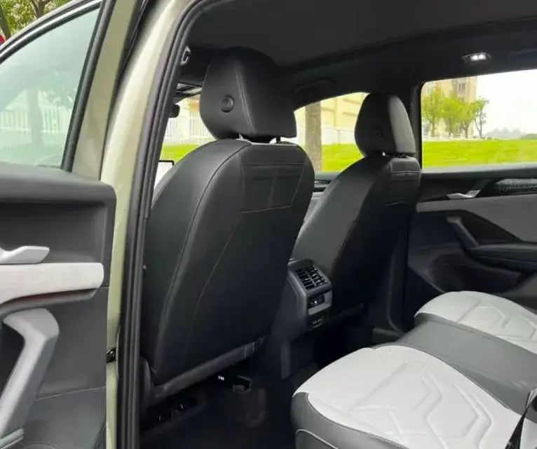 2025 VOLKSWAGEN TAYRON thumbnail 4