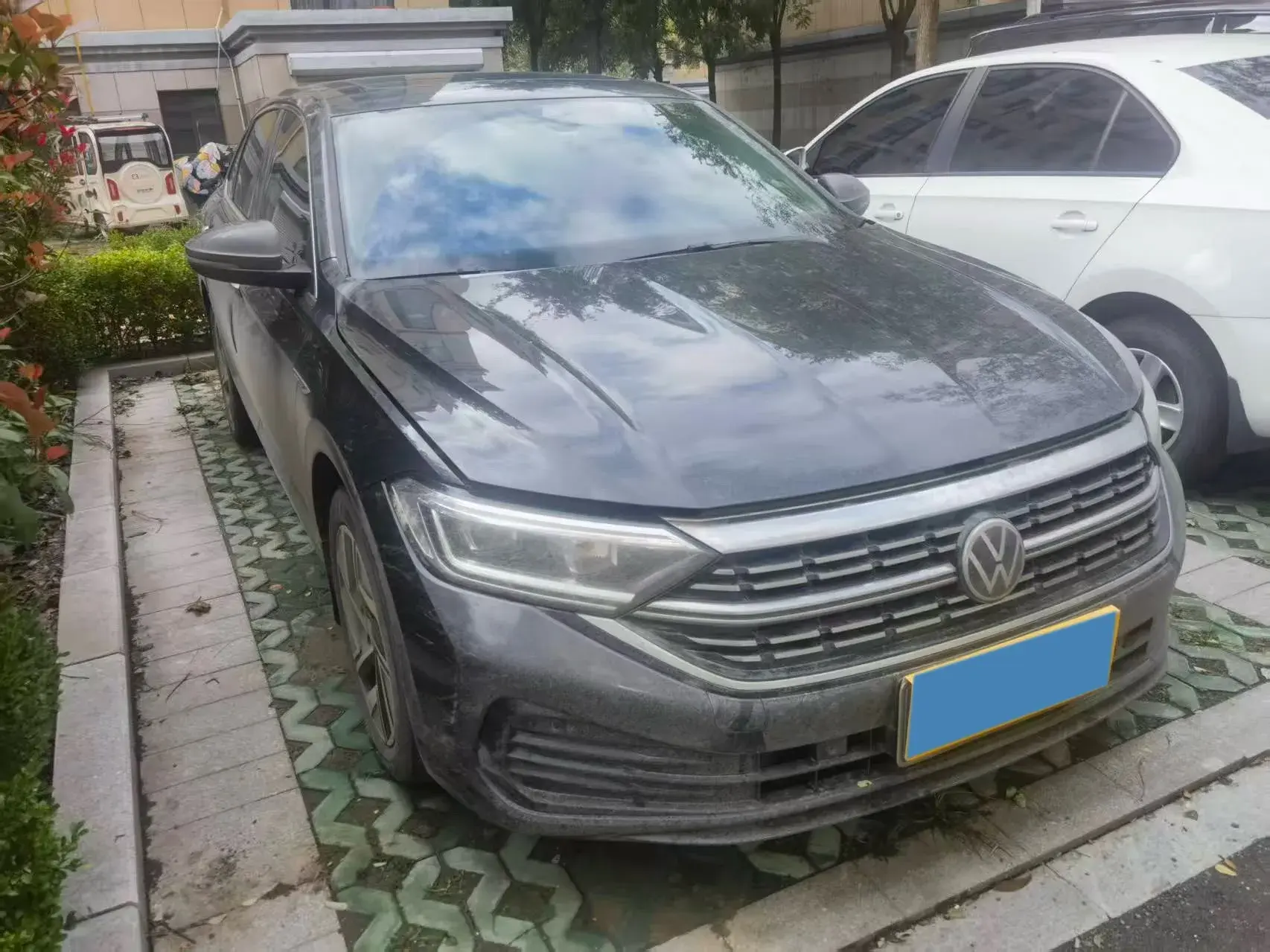 2023 VOLKSWAGEN SAGITAR thumbnail 3