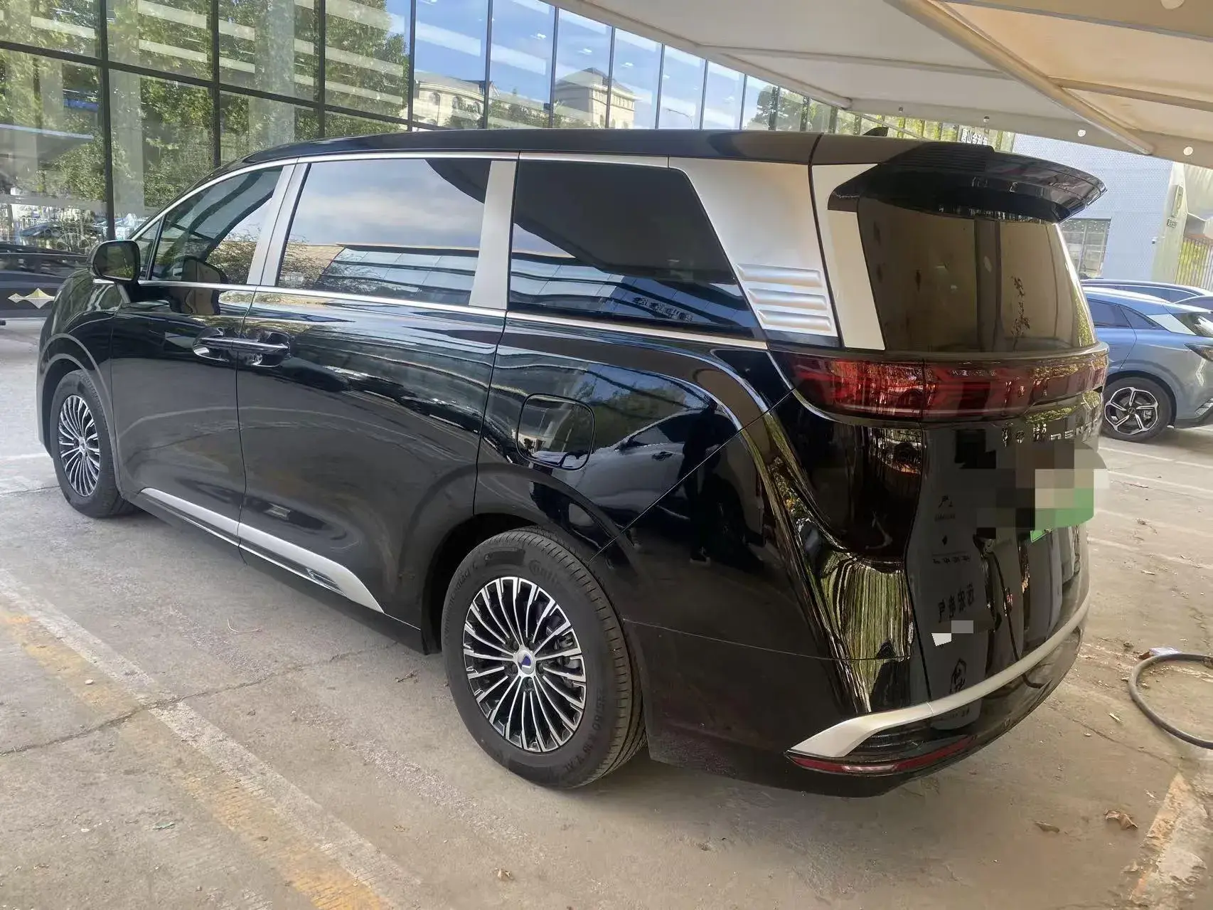 2024 DENZA D9 thumbnail 3