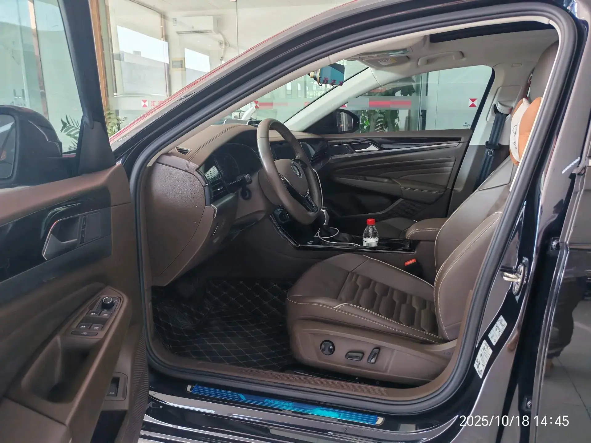 2019 VOLKSWAGEN PASSAT thumbnail 3