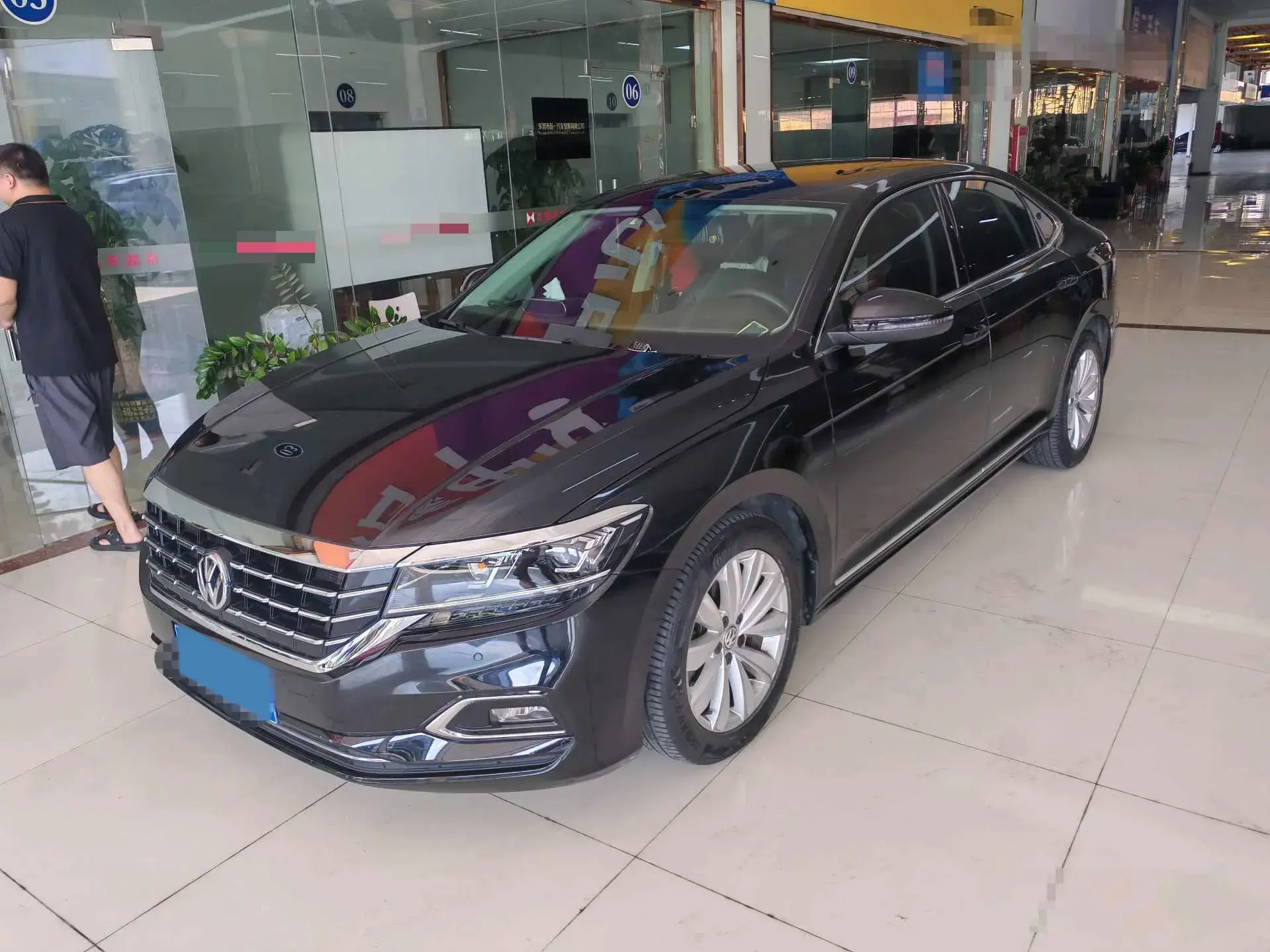 2019 VOLKSWAGEN PASSAT view 1