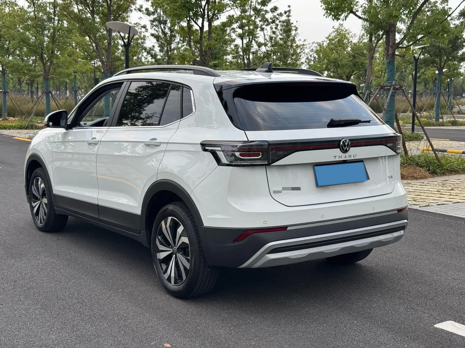 2025 VOLKSWAGEN THARU thumbnail 4