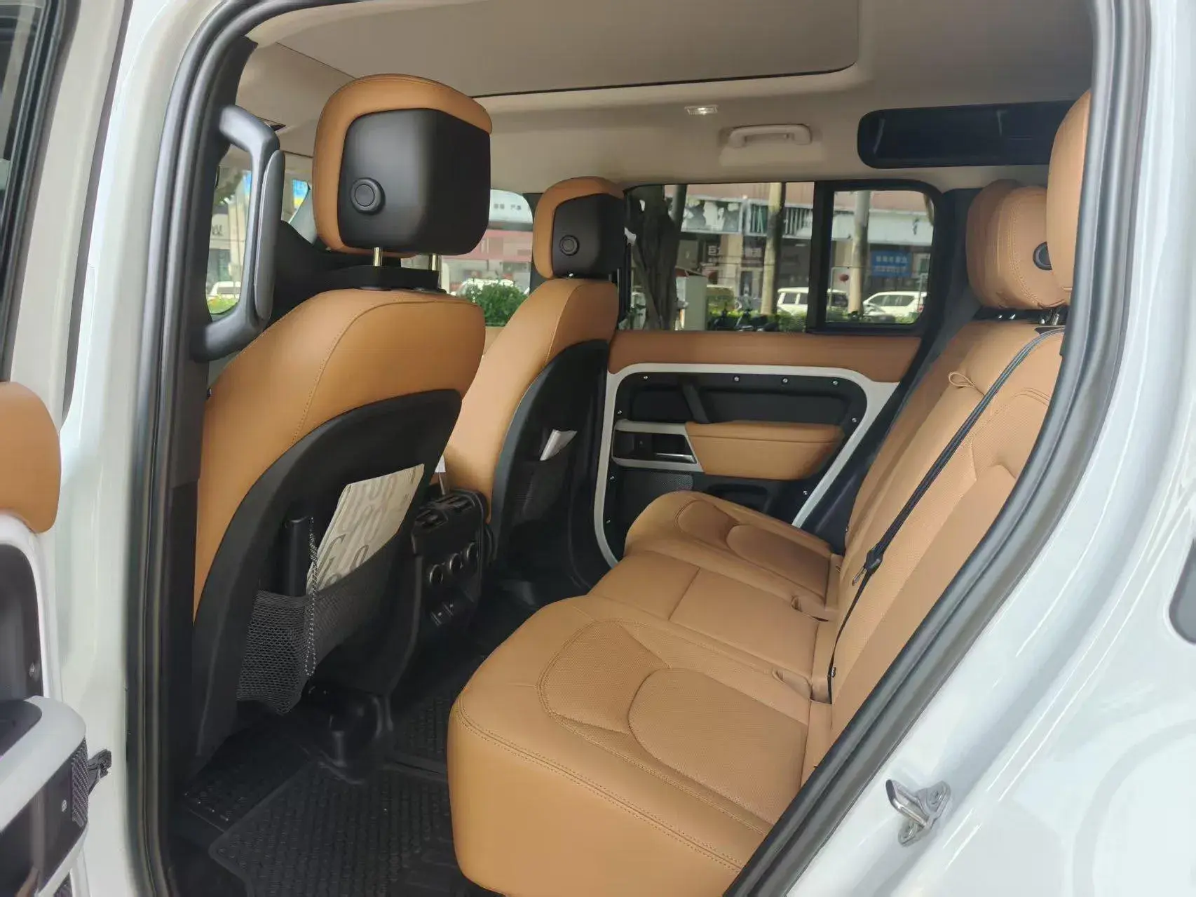 2024 LAND ROVER thumbnail 4