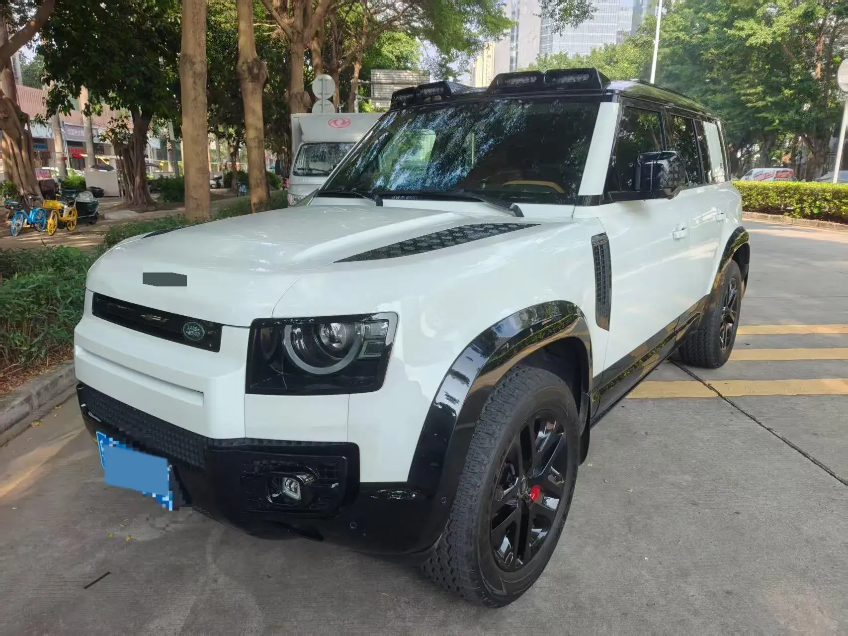 2024 LAND ROVER view 1