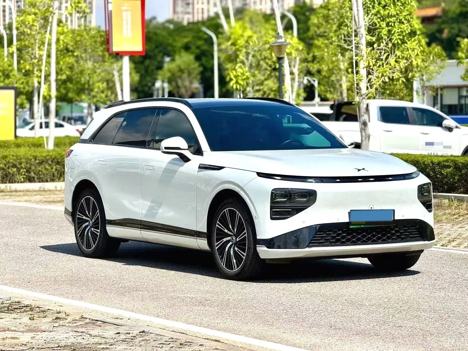 2022 XPENG G9 thumbnail 3