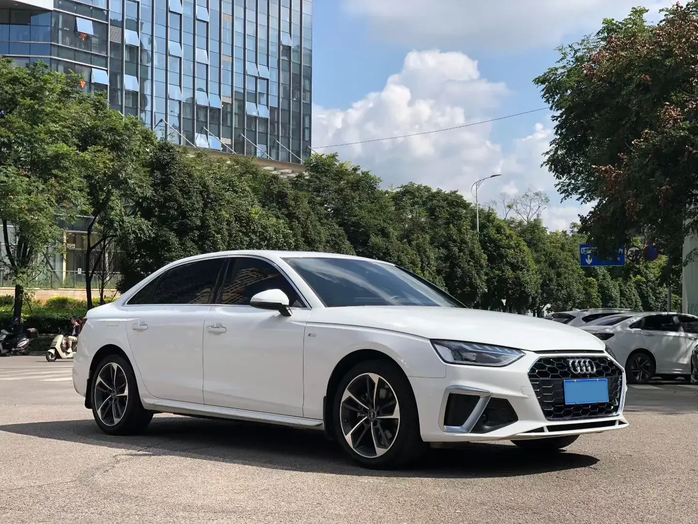 2023 AUDI A4L thumbnail 3