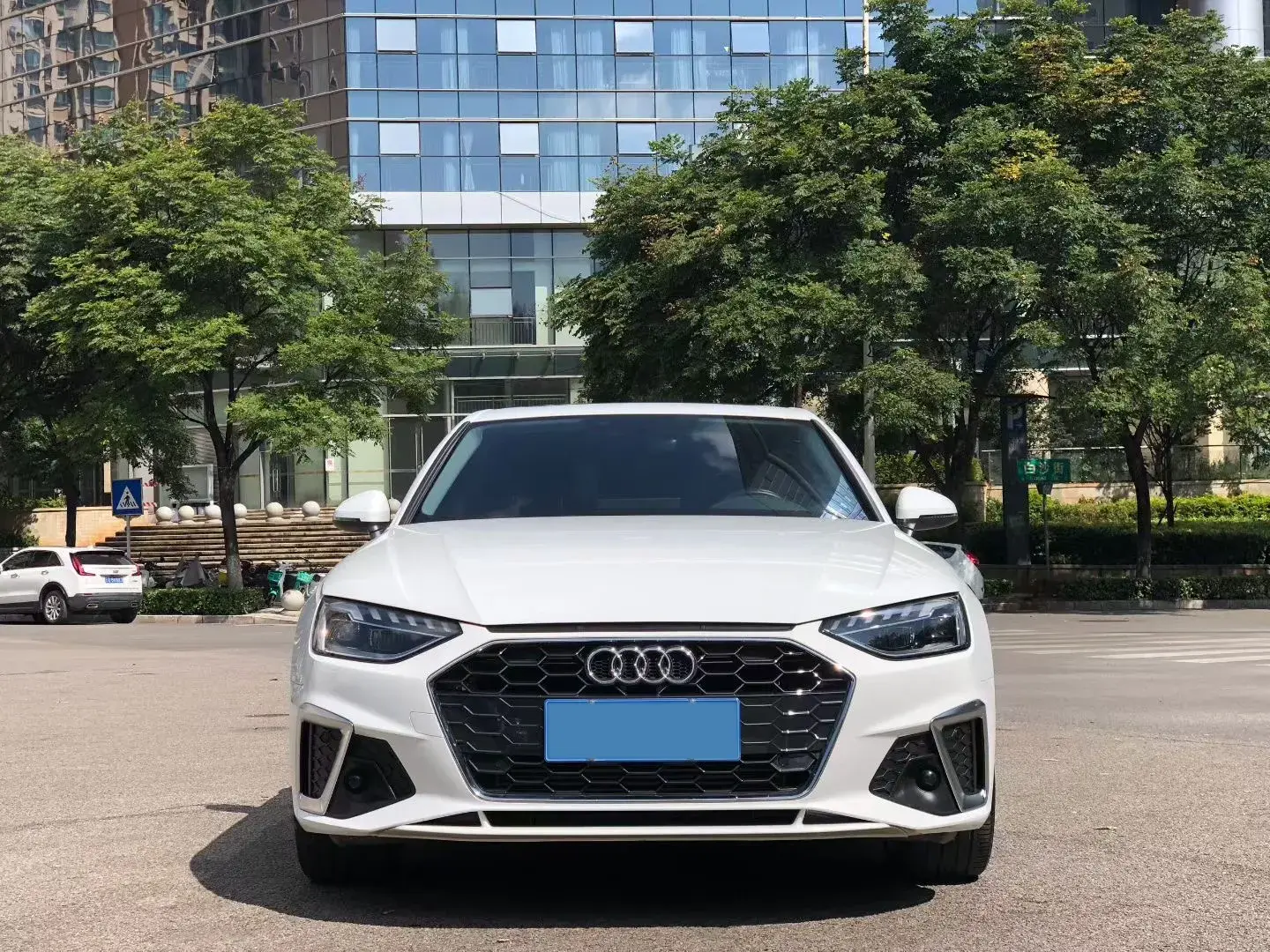 2023 AUDI A4L thumbnail 2