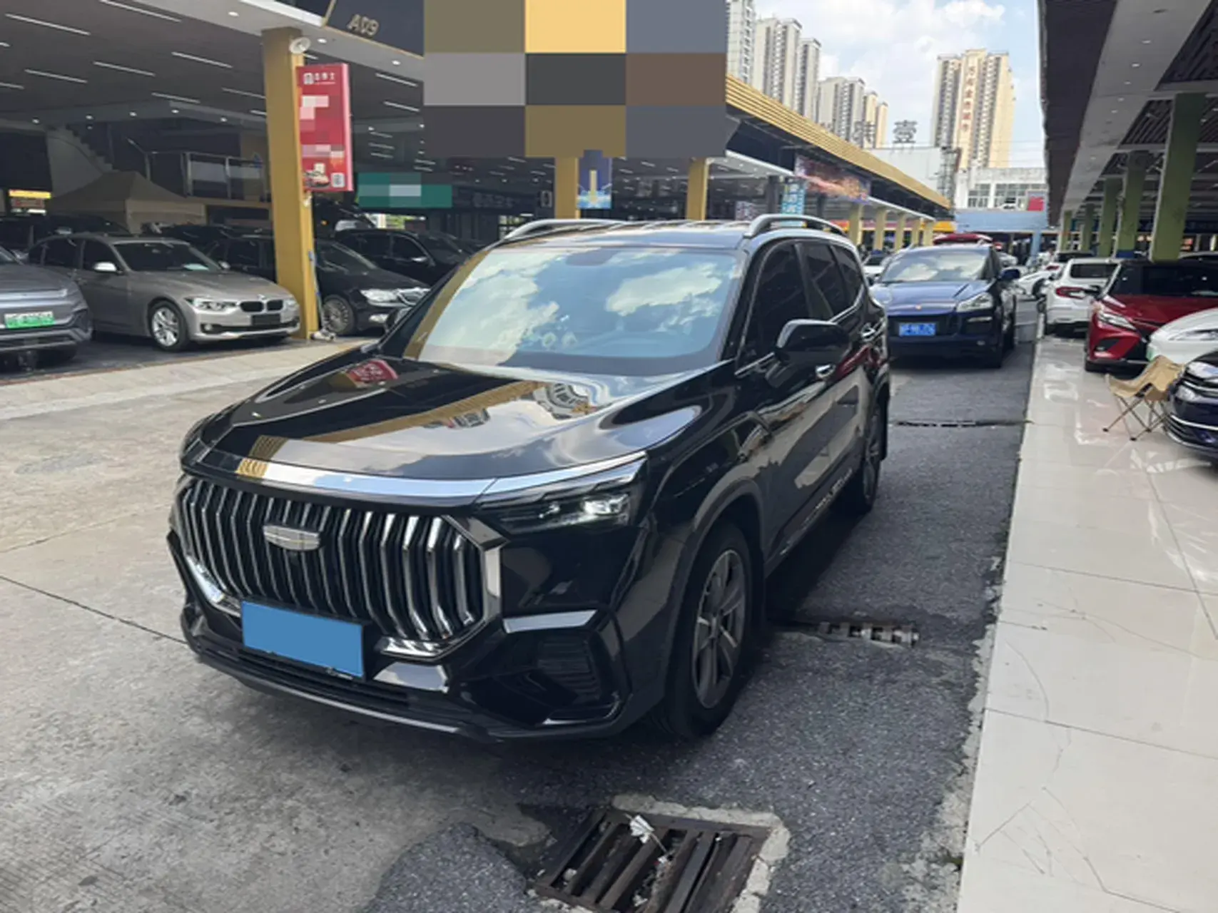 2023 GEELY OKAVANGO view 1