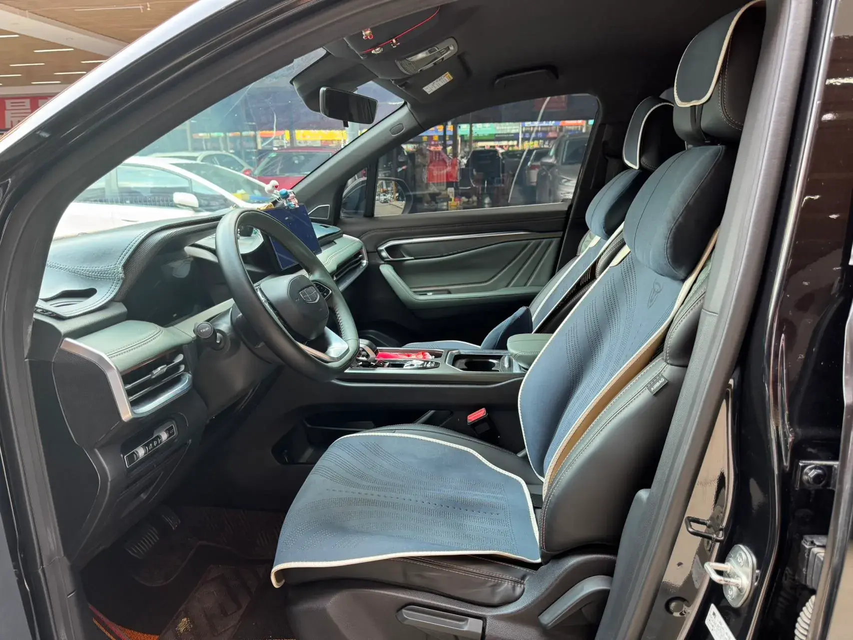 2023 GEELY OKAVANGO thumbnail 2