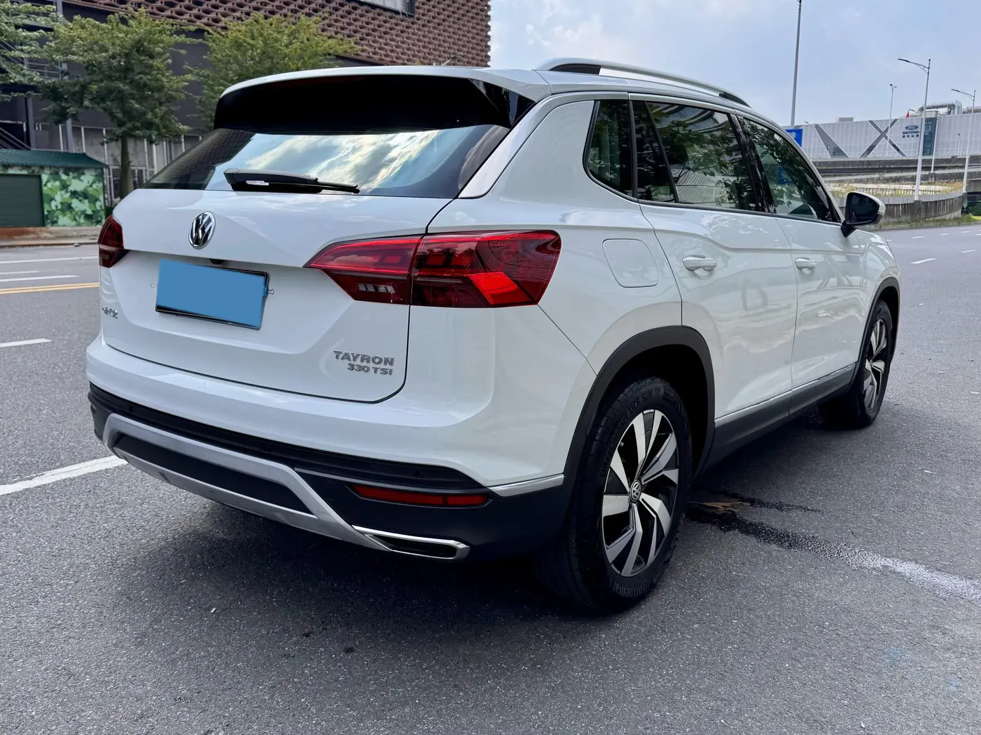 2019 VOLKSWAGEN TAYRON thumbnail 3