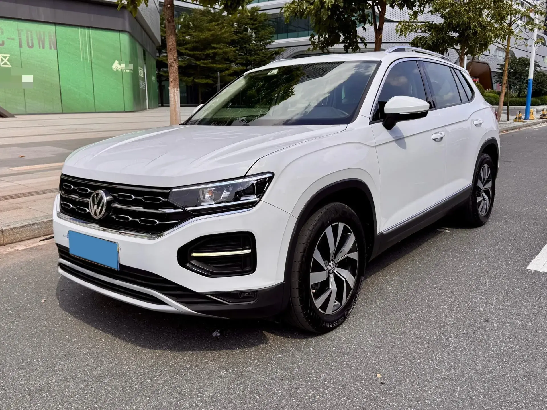 2019 VOLKSWAGEN TAYRON view 1