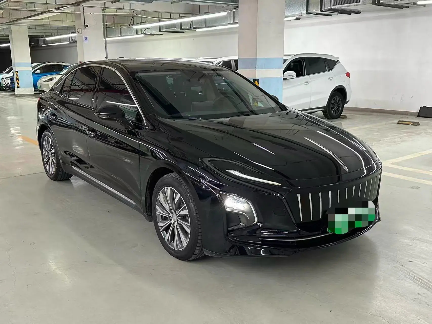 2023 HONGQI E-QM5 thumbnail 3