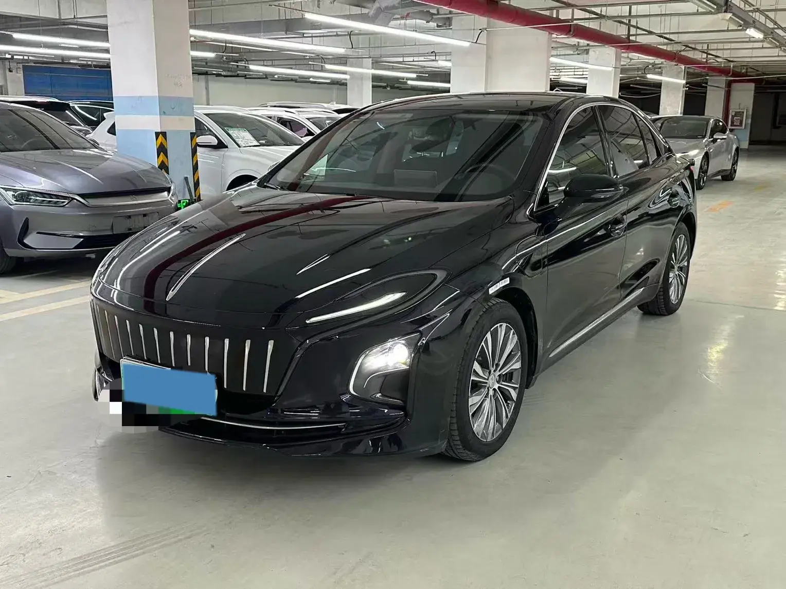 2023 HONGQI E-QM5 view 1