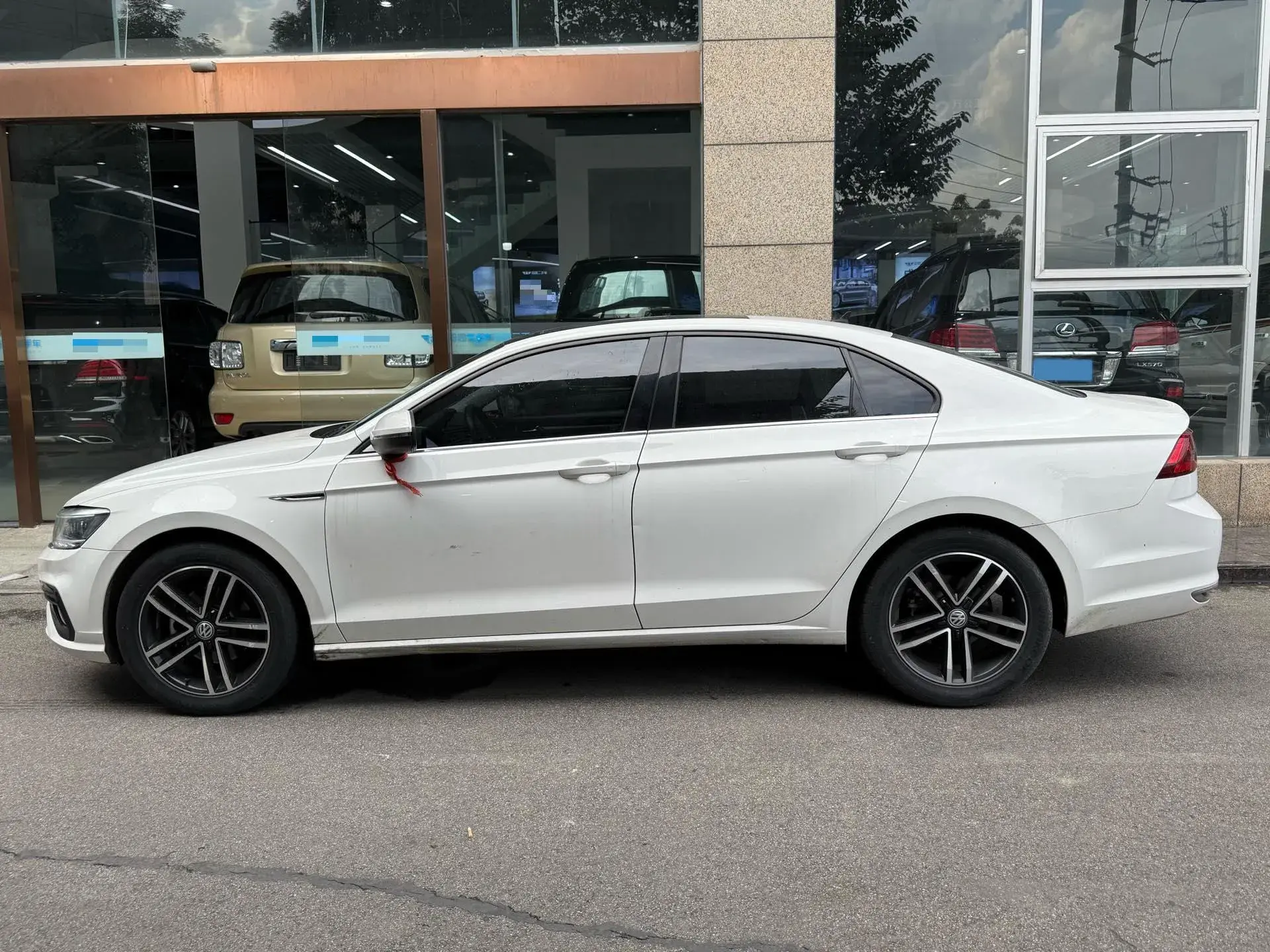 2019 VOLKSWAGEN LAMANDO thumbnail 2