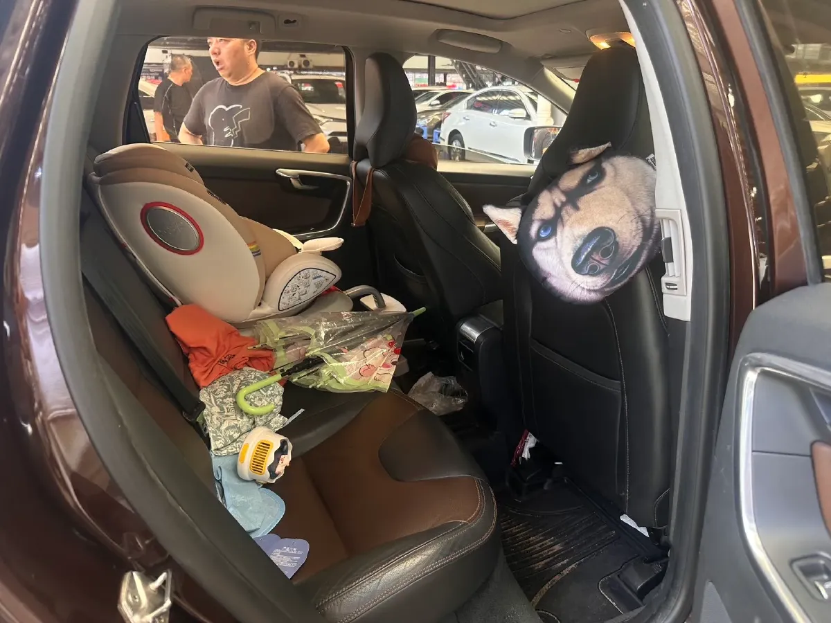 2016 Volvo XC60 2.0T 245HP L4 8AT,autocango,china used car exporter,china ev exporter,chinese used car exporter,chinese used ev exporter