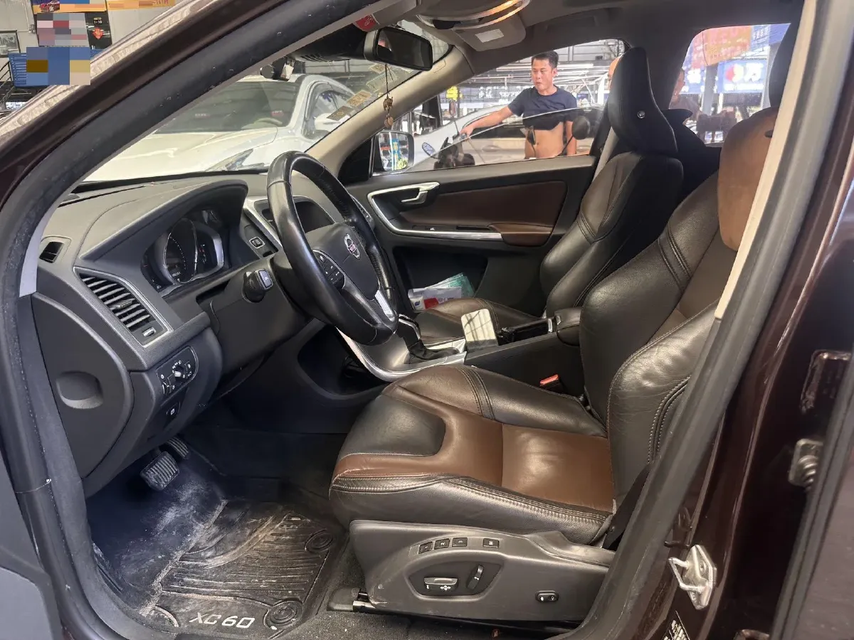 2016 Volvo XC60 2.0T 245HP L4 8AT,autocango,china used car exporter,china ev exporter,chinese used car exporter,chinese used ev exporter