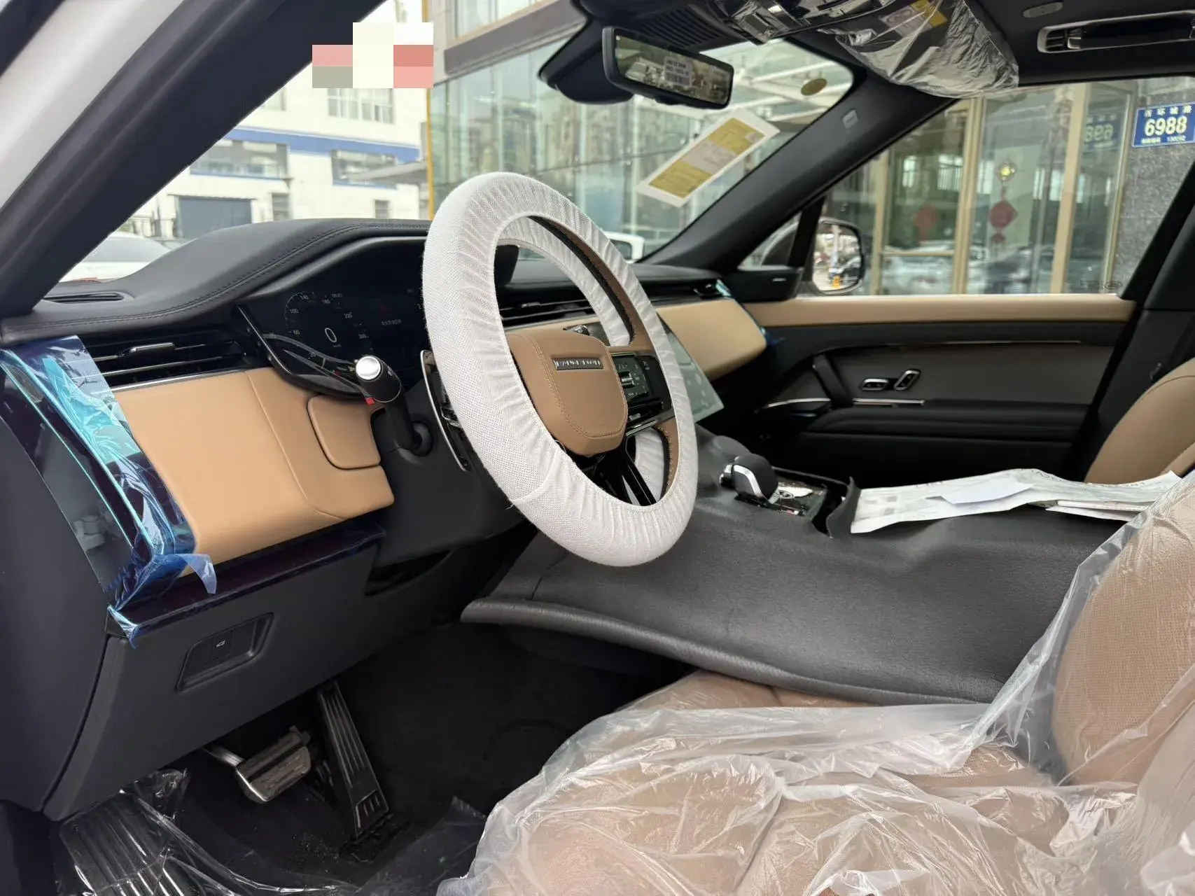 2025 LAND ROVER thumbnail 4