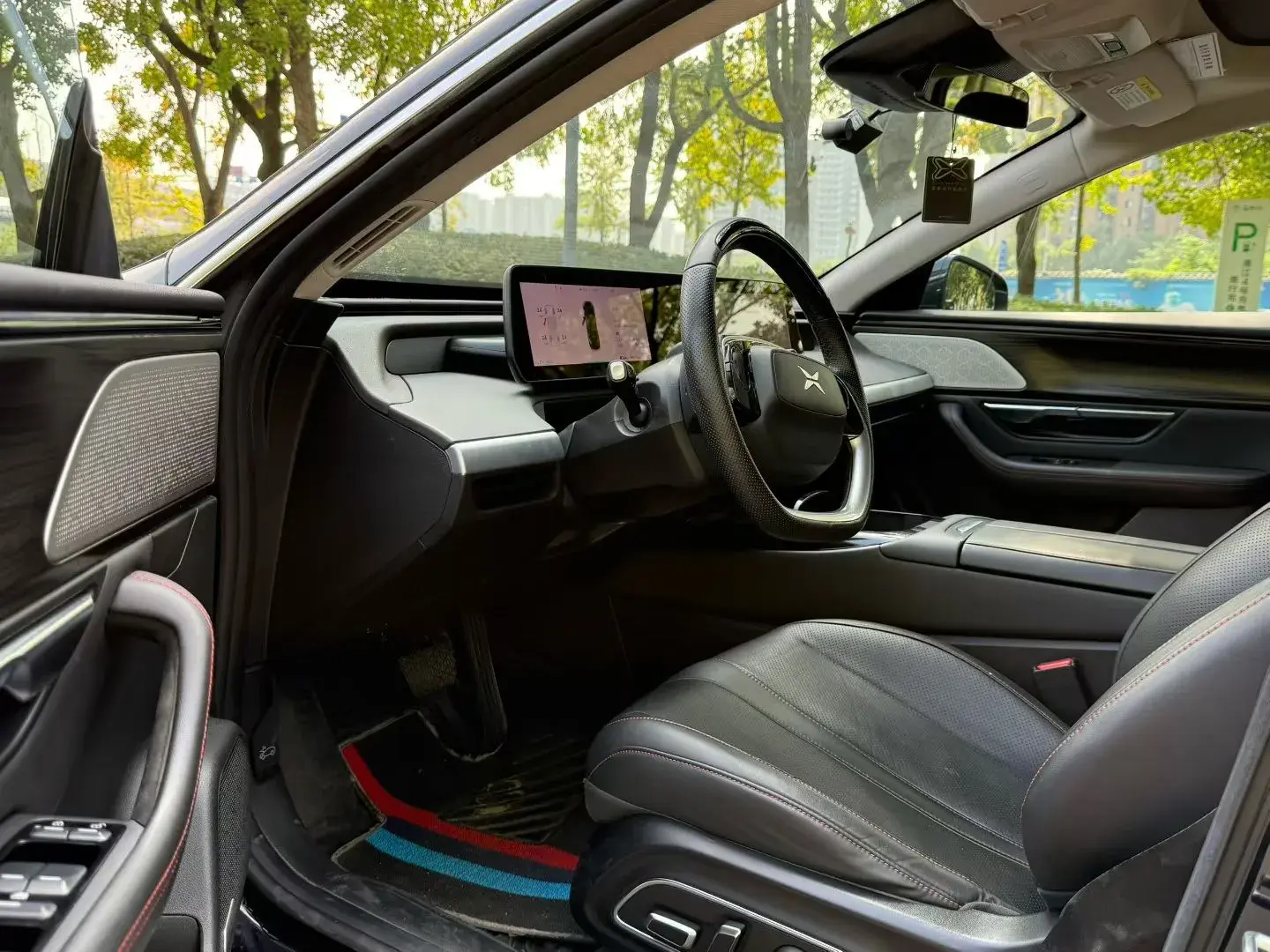 2022 XPENG P7 thumbnail 4