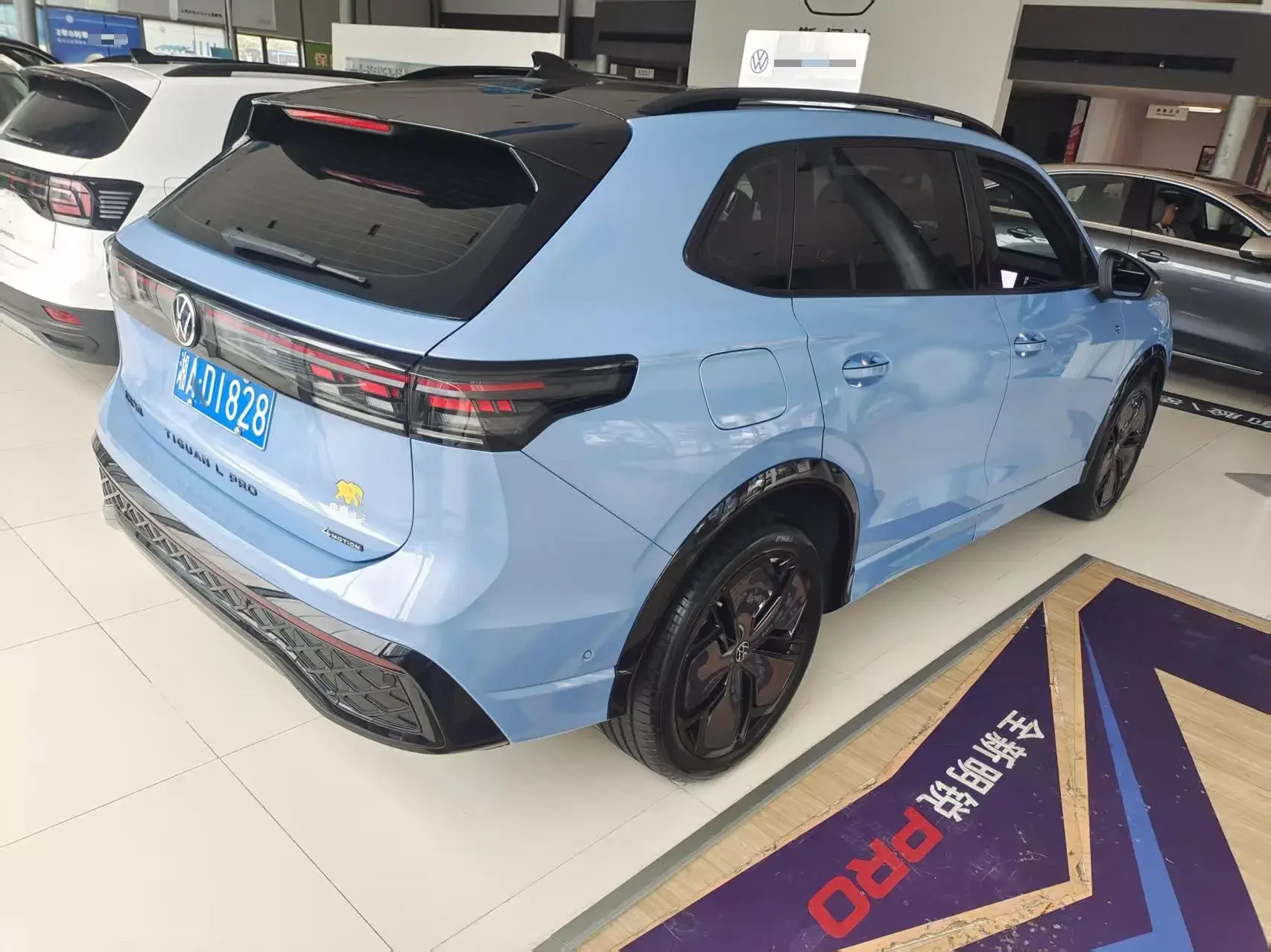 2024 VOLKSWAGEN TIGUAN thumbnail 2