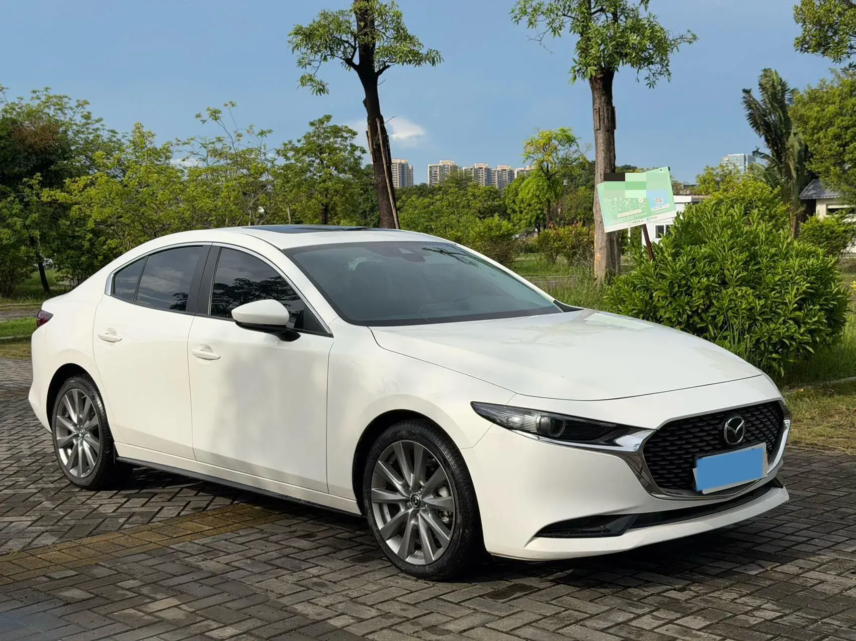 2023 MAZDA 3 thumbnail 3